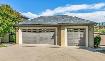 551 Strawberry Ln, Ashland, OR 97520