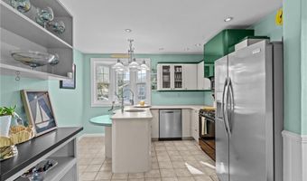 21 Earlham Way, Warwick, RI 02886