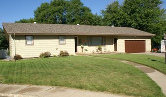 102 Linda Ln, Aberdeen, SD 57401