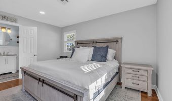 745 Halliard Ave, Beachwood, NJ 08722
