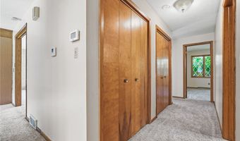 1129 Oak Tree Rd, Akron, OH 44320
