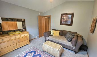 2510 Bobbie Dr, Aberdeen, SD 57401