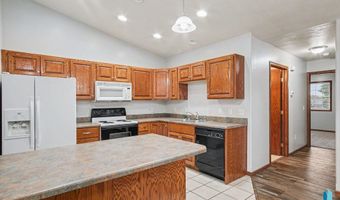 412 N 9th Ave, Brandon, SD 57005