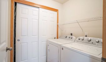 907 7th Ave SE 1, Altoona, IA 50009