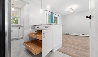 47 Kingsland Ct 6A, Charlestown, RI 02813