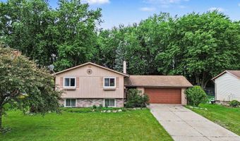 302 Westwinds Dr, Almont, MI 48003