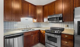 760 Woodside Trails Dr 203, Ballwin, MO 63021