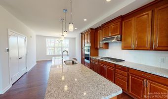2704 S Spurway Dr, Ann Arbor, MI 48105