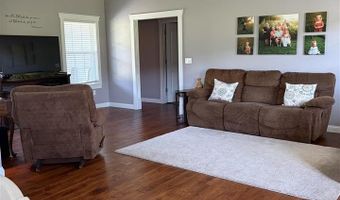 932 Sewell Dr, Albany, KY 42602