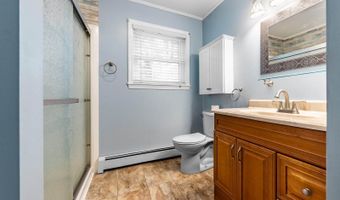 42 Yankee Ave, Bangor, ME 04401