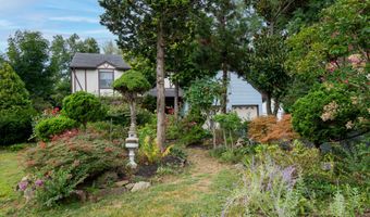 34 Michele Dr, Middletown, NJ 07748