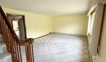 6 Lakewood Dr, Narragansett, RI 02882