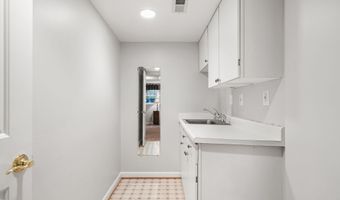 3843 30TH St N, Arlington, VA 22207