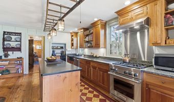5 Old Manchester Rd, Amherst, NH 03031