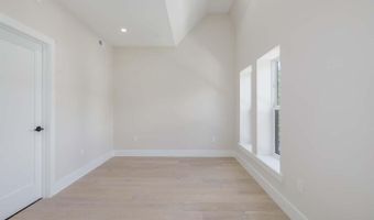 722 KENYON St NW #2, Washington, DC 20010