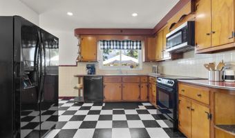 5 Greenfield Dr, Ansonia, CT 06401