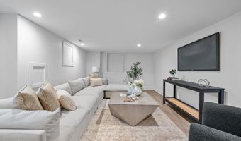 2777 Donna Dr, Columbus, OH 43220