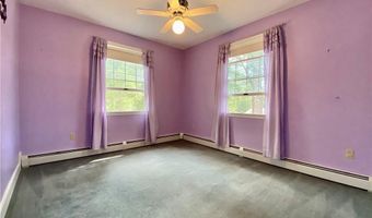 162 Keach Pond Dr, Glocester, RI 02814