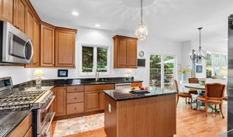 55 Sydney Ct, Atlantic Highlands, NJ 07716