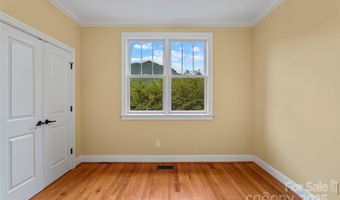 103 Village Pointe Ln, Asheville, NC 28803
