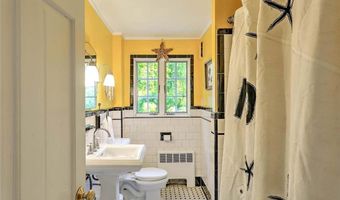 44 Washington Rd, Barrington, RI 02806