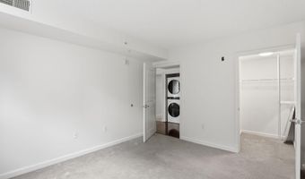 880 N POLLARD St 222, Arlington, VA 22203
