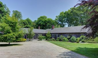 4 Alpond Dr, Newport, RI 02840