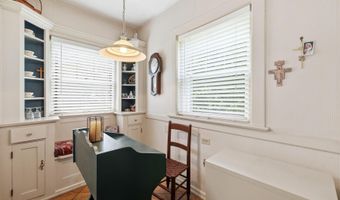 916 Audubon Pkwy, Audubon Park, KY 40213