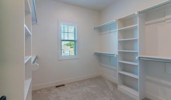 16721 Pinehurst Dr, Basehor, KS 66007