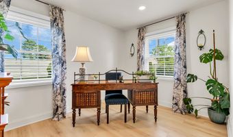 40 Icemeadow Ln, Aberdeen, NJ 07747