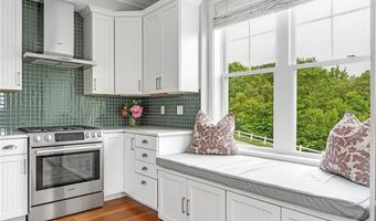 100 Algonquin Rd 5, Narragansett, RI 02882