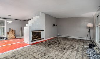 61 Barry Rd, Worcester, MA 01609