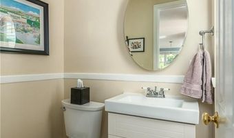 33 Wilbur Rd, Lincoln, RI 02865