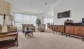 6 Snowdon Ct, Toms River, NJ 08757