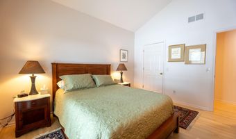 2222 Stonebridge Dr N, Ann Arbor, MI 48108