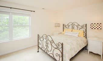 6 Lawrence Ave 6, Danbury, CT 06810
