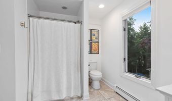 29 Grand Ave, Atlantic Highlands, NJ 07716