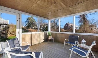 110 HOUSTON Ave, Narragansett, RI 02882