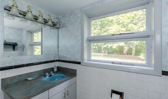 22 Whitewood Dr, Cranston, RI 02920