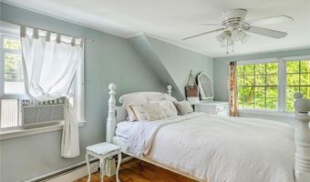 44 Washington Rd, Barrington, RI 02806