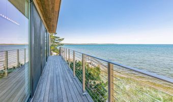 393 Cranberry Hole Rd, Amagansett, NY 11930