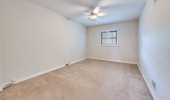 1233 N Hickory Trl, Addison, IL 60101