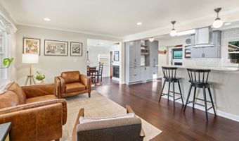 90 E White Oak St, Arlington Heights, IL 60005