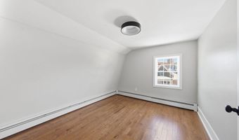 11 Boylston St, Acushnet, MA 02743