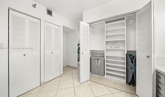 20505 E Country Club Dr 736, Aventura, FL 33180
