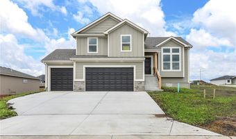 1640 Grayhawk Dr, Basehor, KS 66007