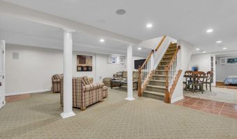 14 Bunker Hill Dr, Middletown, NJ 07748