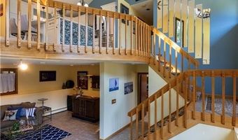 8 Robin Dr, North Kingstown, RI 02852