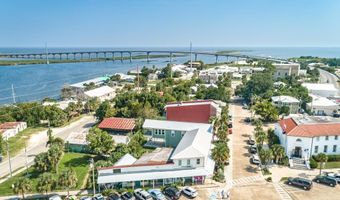 250 Bobby Cato St, Apalachicola, FL 32320