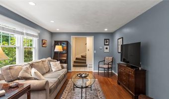 40 Sage Dr, Warwick, RI 02886